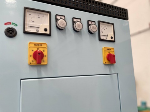 ติดตั้งตู้สวิตช์บอร์ด